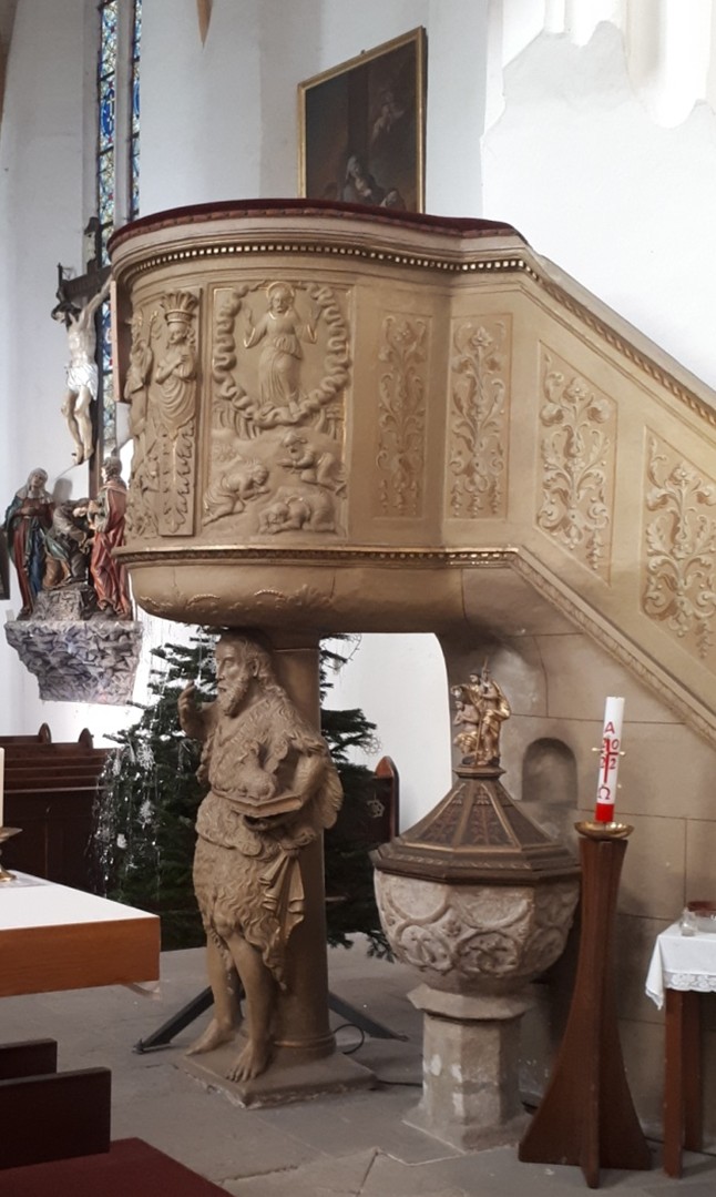 Kazatelna s křtitelnicí